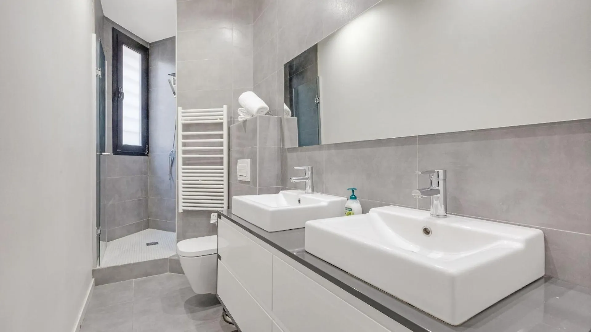 Blue Nights Sebastopol 110 Apartman Párizs